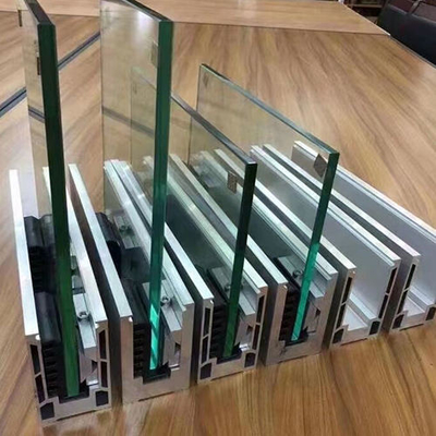 نرده های نرده شیشه ای بدون قاب مدرن از جنس استنلس استیل برای فضای داخلی و خارجی